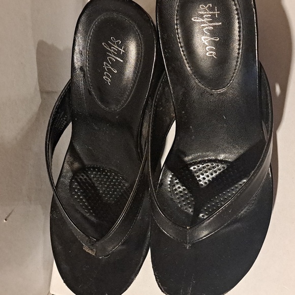 Black wedge heel flip flops size 8 - Picture 3 of 5